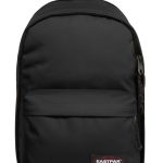schwarzer rucksack